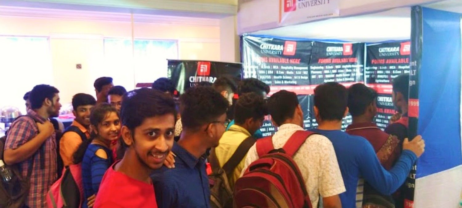 Students registering for guidance sessions