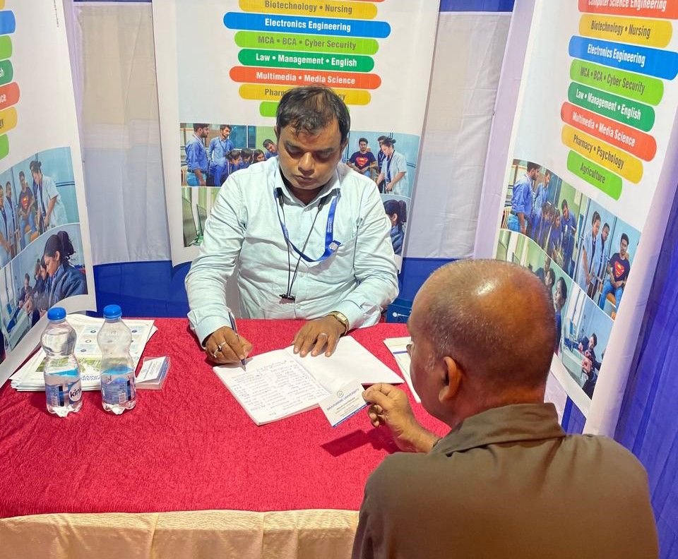 Students registering for guidance sessions